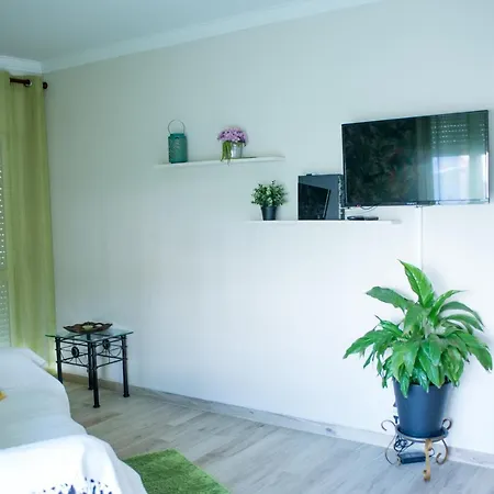 House - Sea View شقة